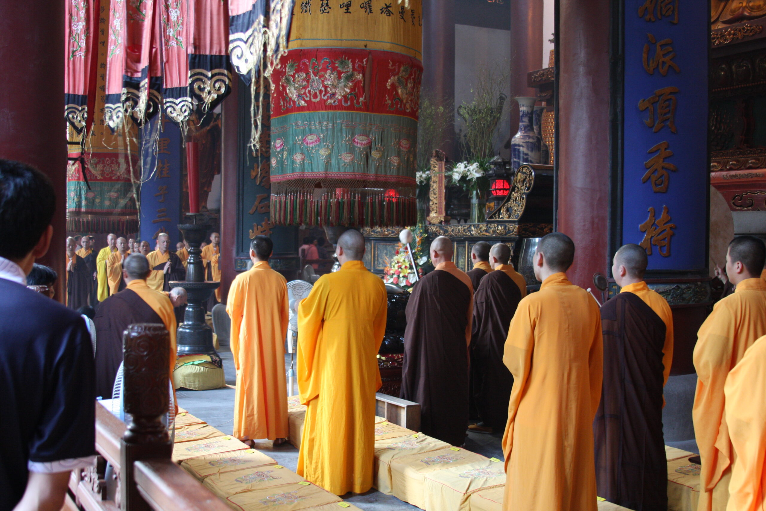 Chinese mons temple praying 