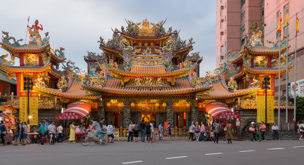 Taipei Songshan Temple Taiwan Buddhism Taoism Dao History